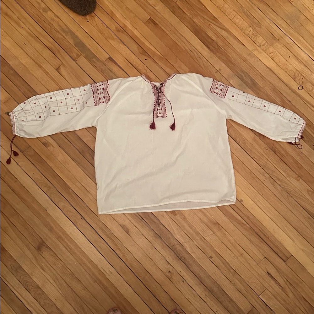 Size M Vintage Ukrainian Embroidered Blouse